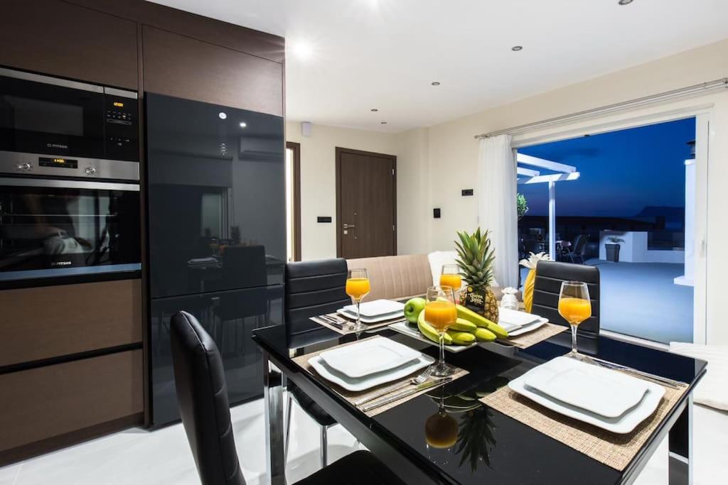 Home Sweet Home - Big Balcony With Great View Kissamos Bagian luar foto